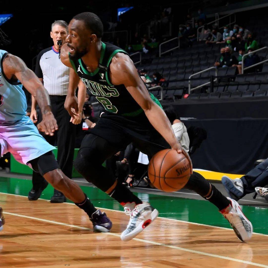 赛后体能课后；摩纳哥篮板制胜备战欧超杯；话题不断；年轻球员得到机会的简单介绍