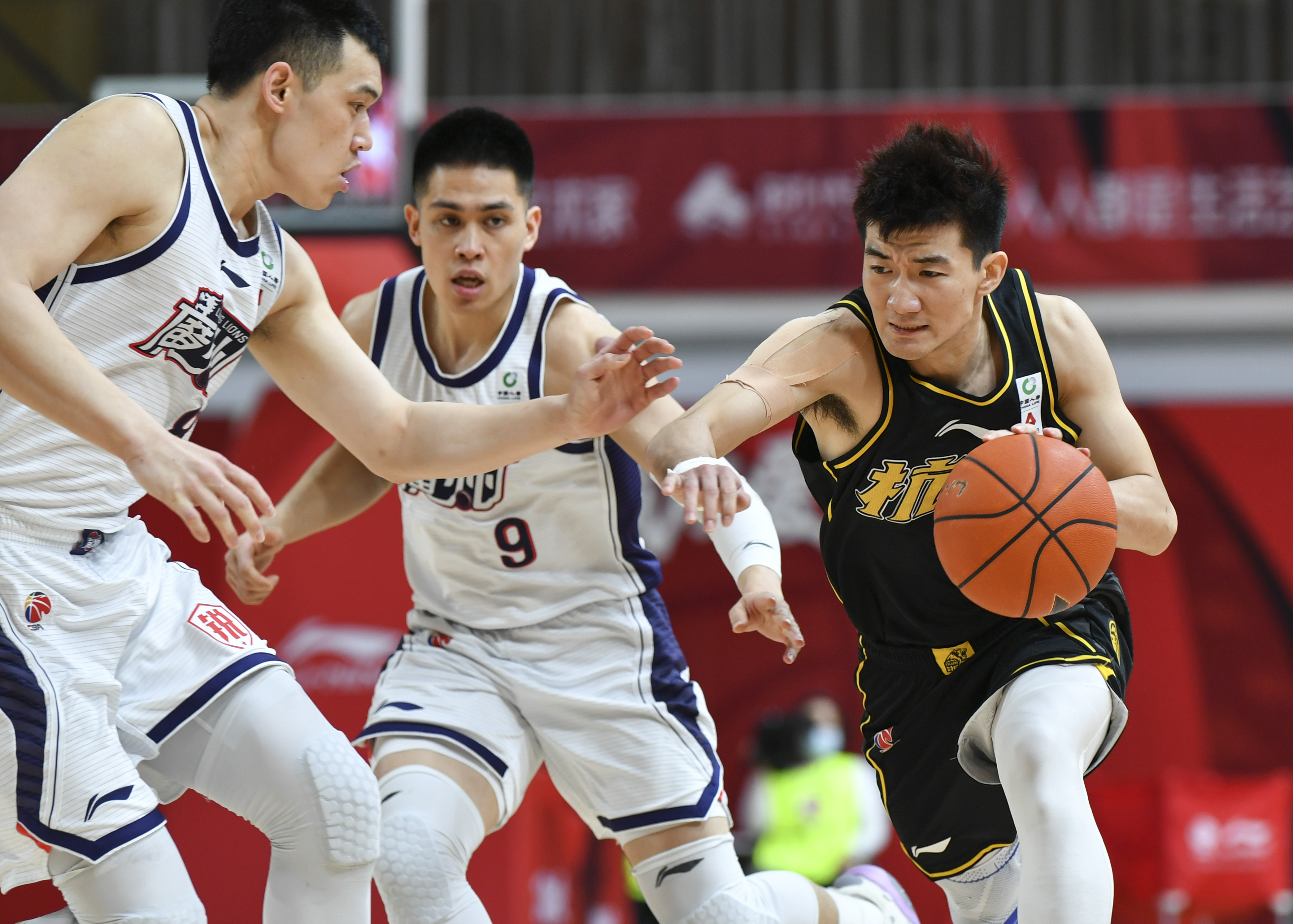 转会期CBA季后赛传出新动向，拉齐奥扳平良机，管理层表态——悬念犹存，赛程密集仍需轮换的简单介绍