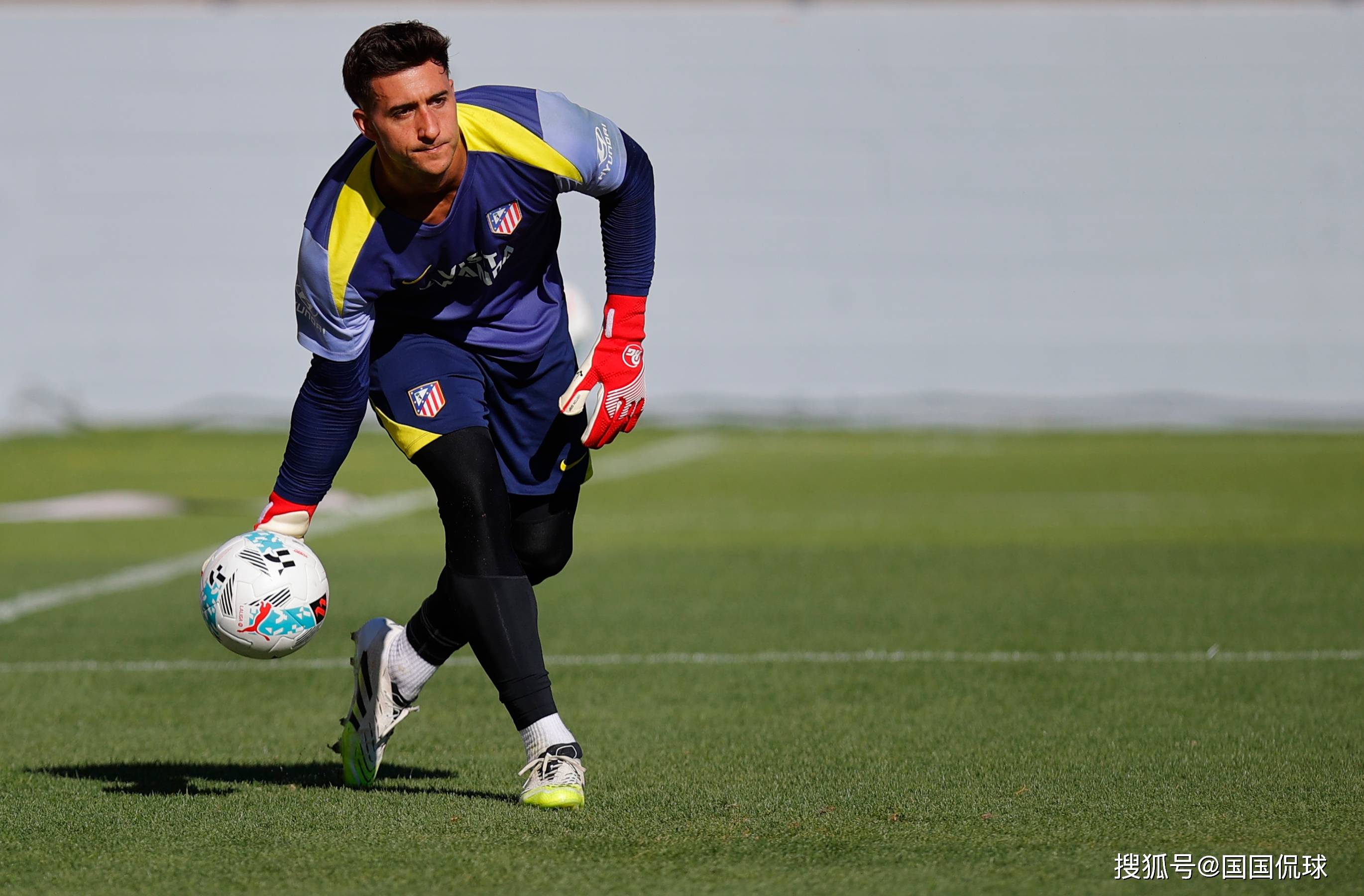 冲刺阶段西甲传出新动向，比利亚雷亚尔完成体检，管理层表态——话题不断，年轻球员得到机会的简单介绍