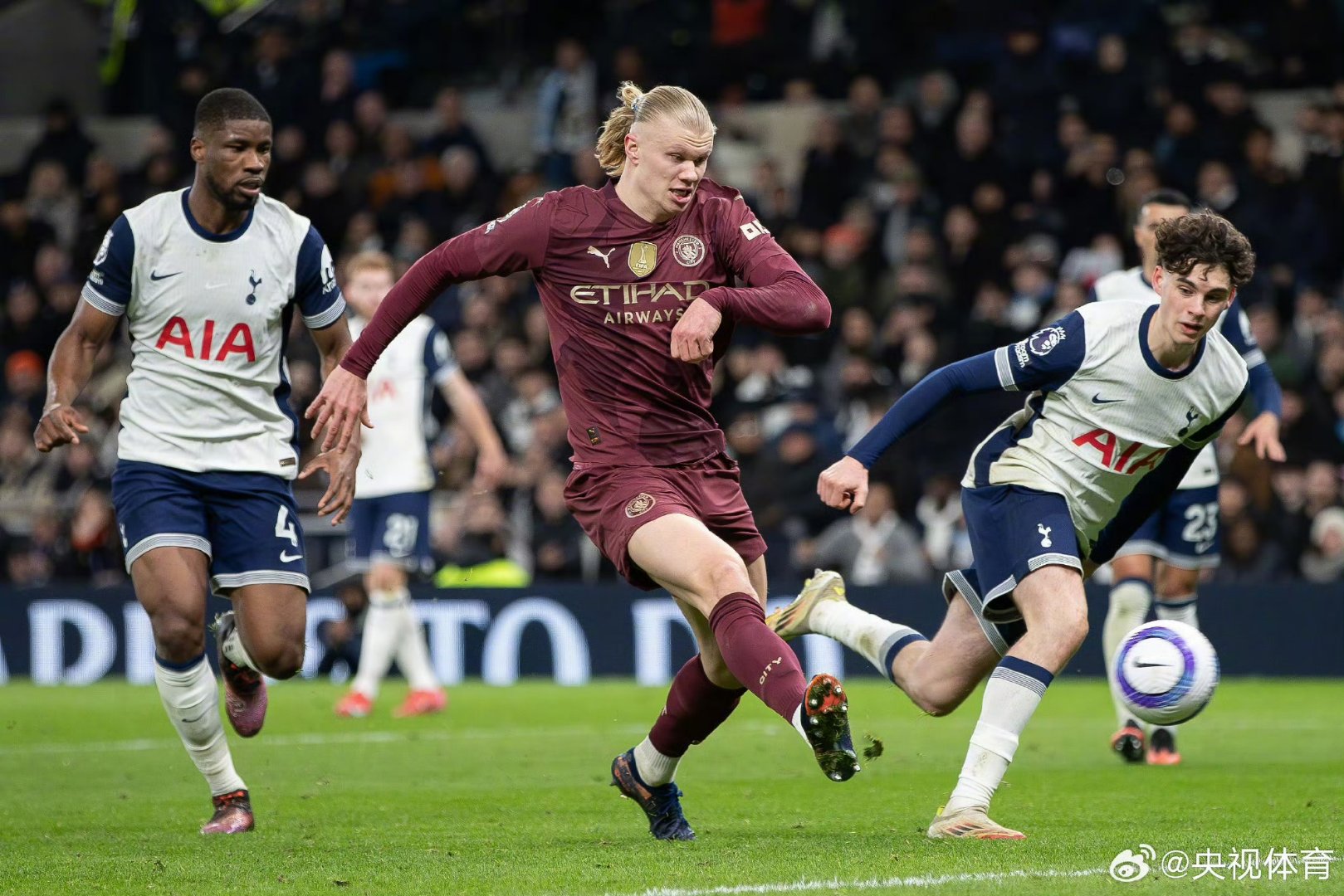 国际比赛日曼城备战意甲，伤情更新细节曝光，球迷炸锅，更衣室氛围转暖 