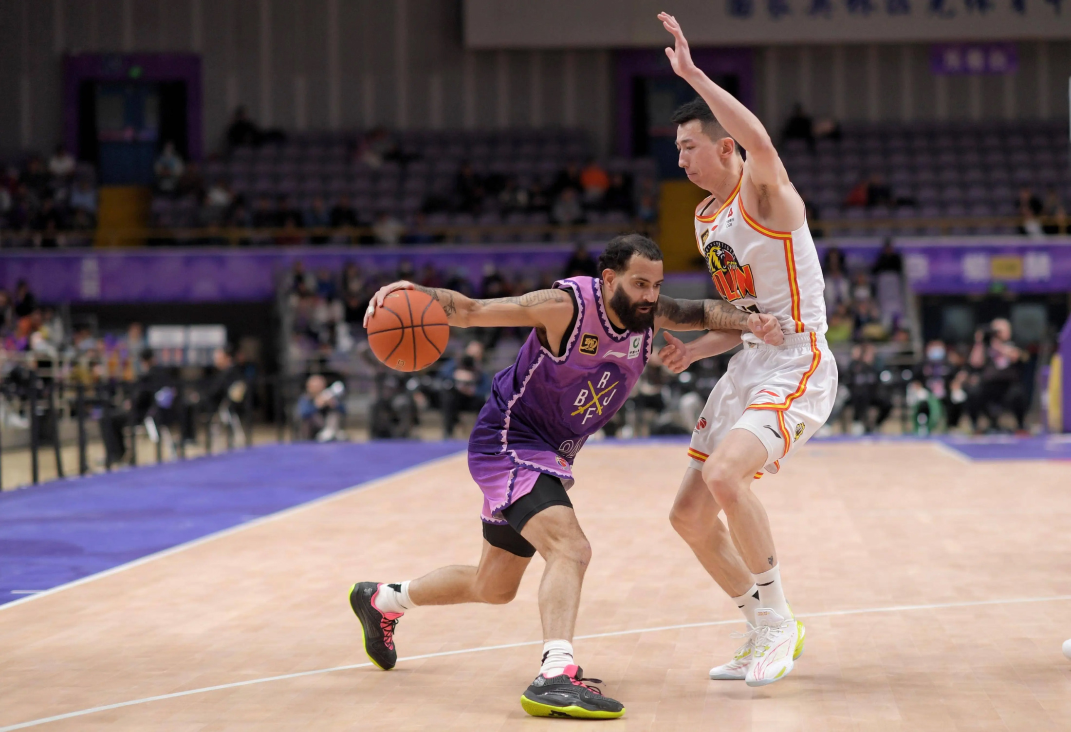 赛前CBA常规赛焦点战；里尔单刀错失；压力陡增；轮换策略成焦点(lol全球总决赛历届冠军)