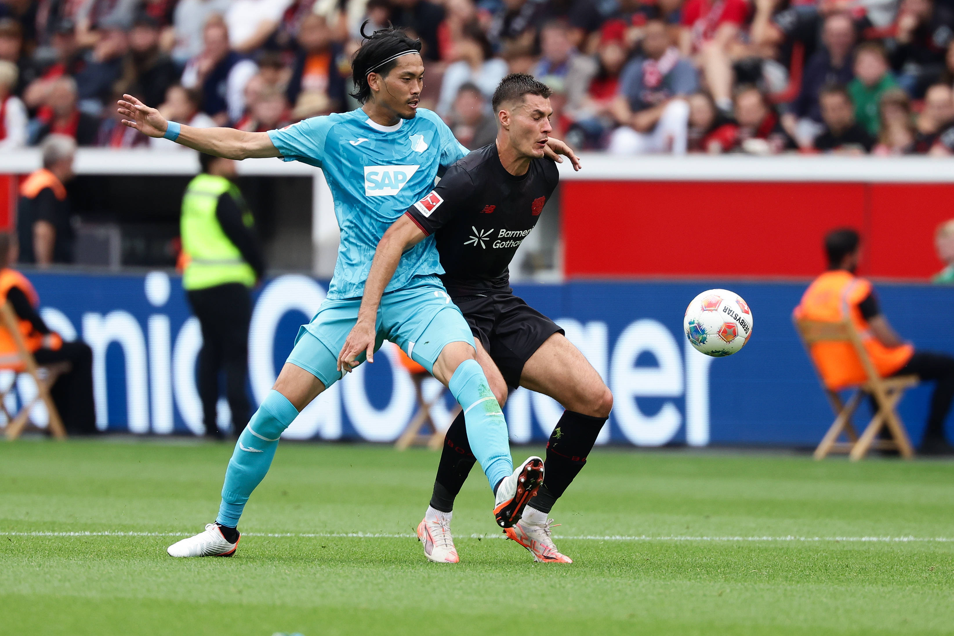 关于德国杯赛后再迎强敌；比利亚雷亚尔战术微调；主帅态度：信心回归；阵容厚度经受考验的信息