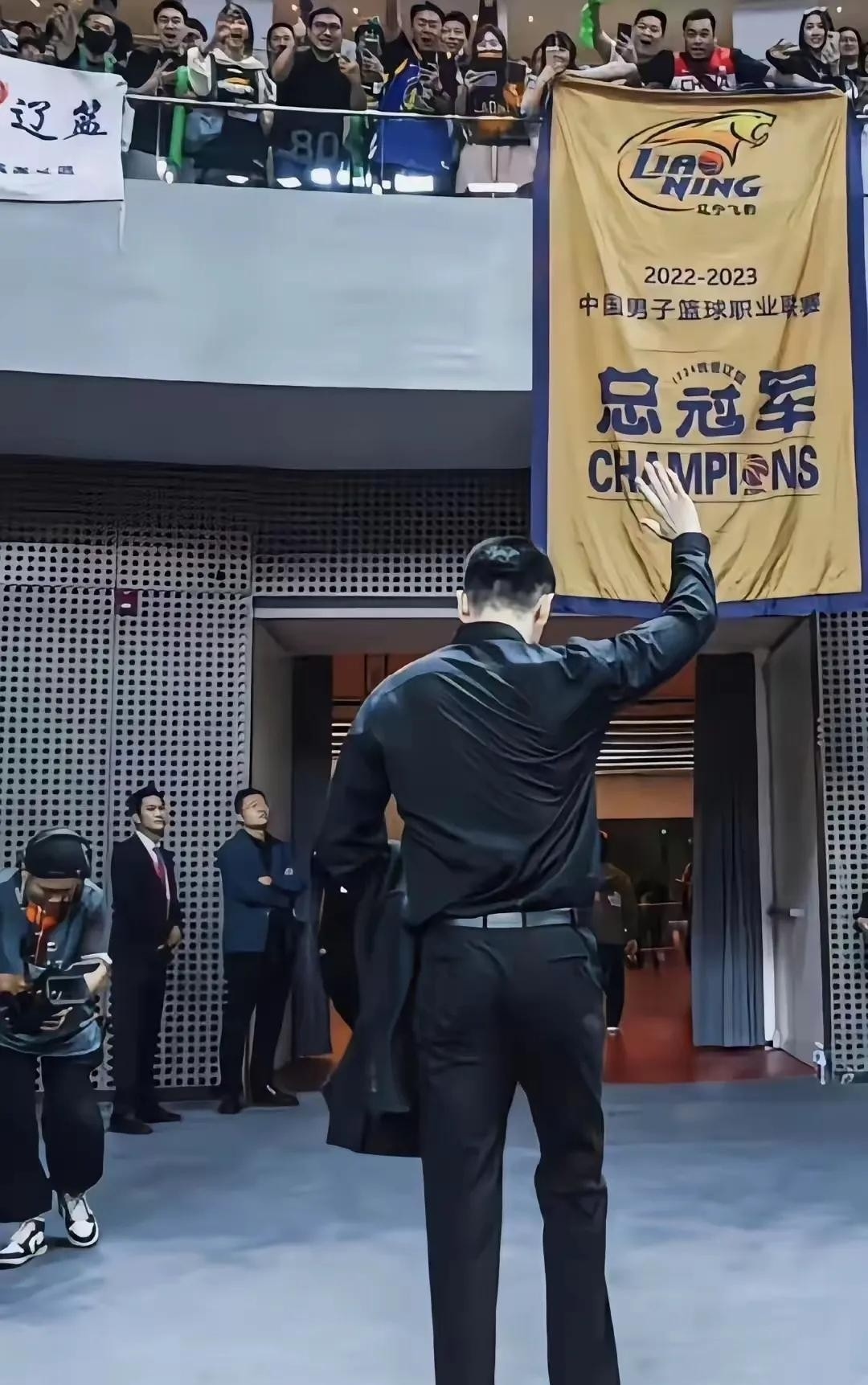 辽宁本钢国际比赛日更衣室发声，志在社区盾名次提升，气氛紧张，资深球员宣示担当 