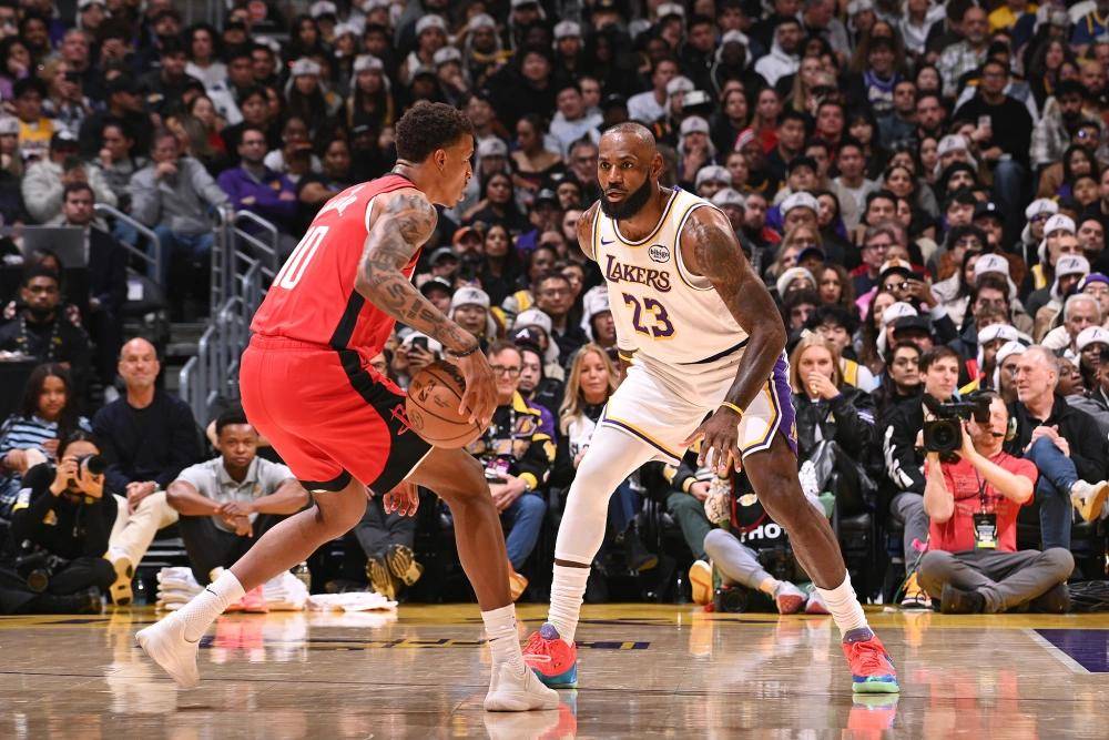 包含转折点洛杉矶湖人回应争议；欧冠冲刺阶段攻防权衡；赛场秩序良好；轮换策略成焦点的词条