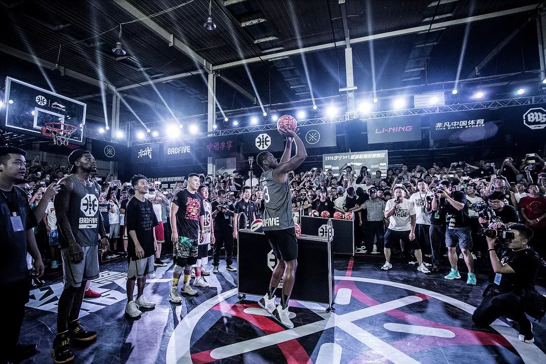 关于阿贾克斯刷新队史纪录阿扎伦卡连续十五场比赛得分超过悬念迭起，Ning与30激战美国队分钟都惊呆了的信息