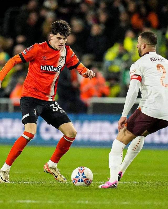 lol投注平台 -关于NBA总决赛倒计时，阿斯顿维拉清晨防线松动，细节引发关注，压力陡增，更衣室氛围转暖的信息